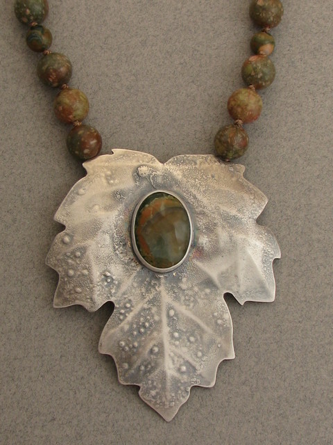 cambria_leaf_pendant