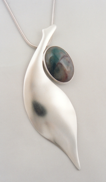 leaf_pendant_with_jasper
