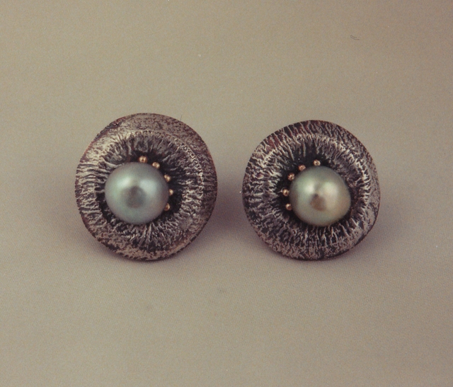 pearl_earrings