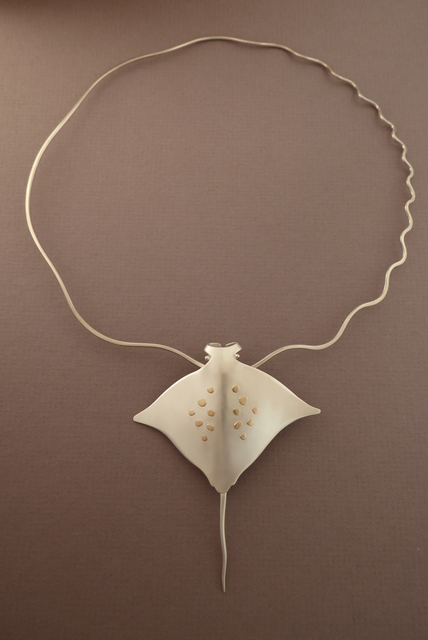 raynecklace_manta2