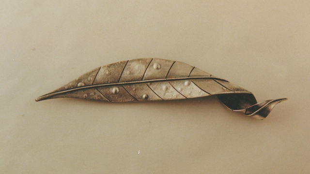 twisted_leaf_pin